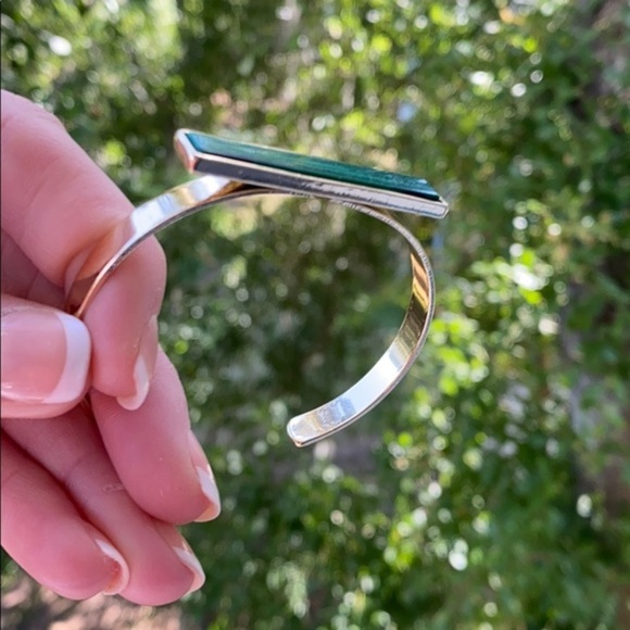 NWT Gold + Emerald Green Open Bangle Bracelet - Picture 3 of 4